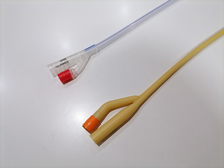 從過(guò)敏風(fēng)險(xiǎn)看，硅膠、乳膠材質(zhì)的單雙三腔導(dǎo)尿管有何不同？