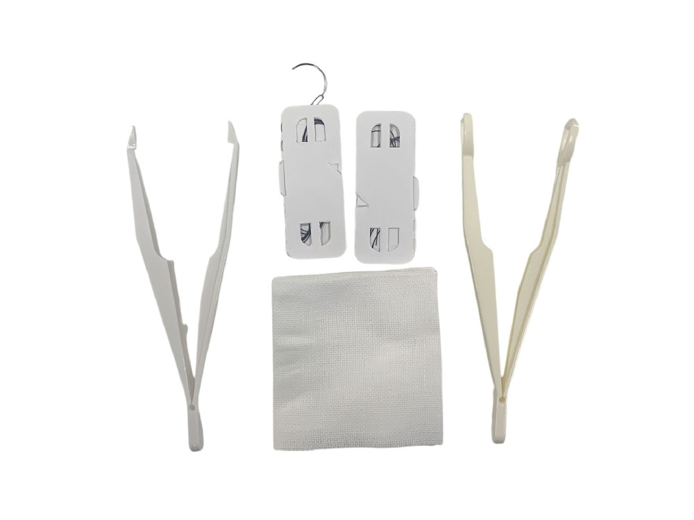 清創(chuàng)縫合換藥包操作中，如何通過器械搭配降低二次損傷風(fēng)險(xiǎn)？