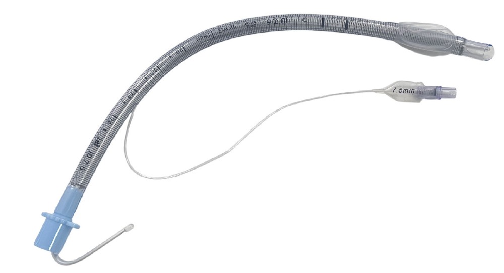 加強(qiáng)型氣管插管在插入過程中，怎樣的操作技巧能降低對患者氣道黏膜的損傷風(fēng)險？